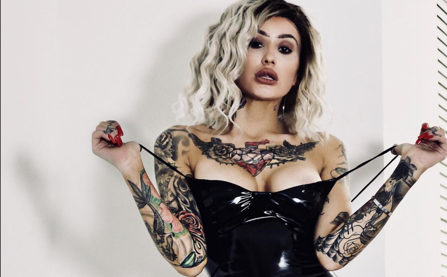 Shihni ç’punon me simbolet kombëtare, ylli shqiptar i filmave me pullë të kuqe
