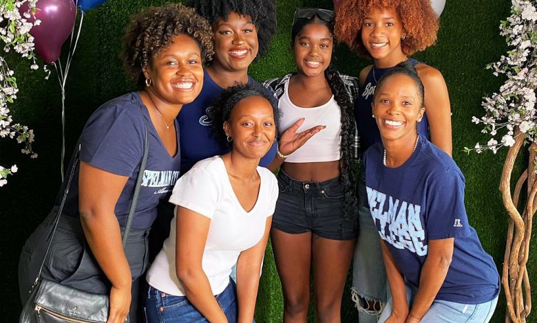 Zahara with her Spelman sisters! Congratulations to all new students starting this year. A very