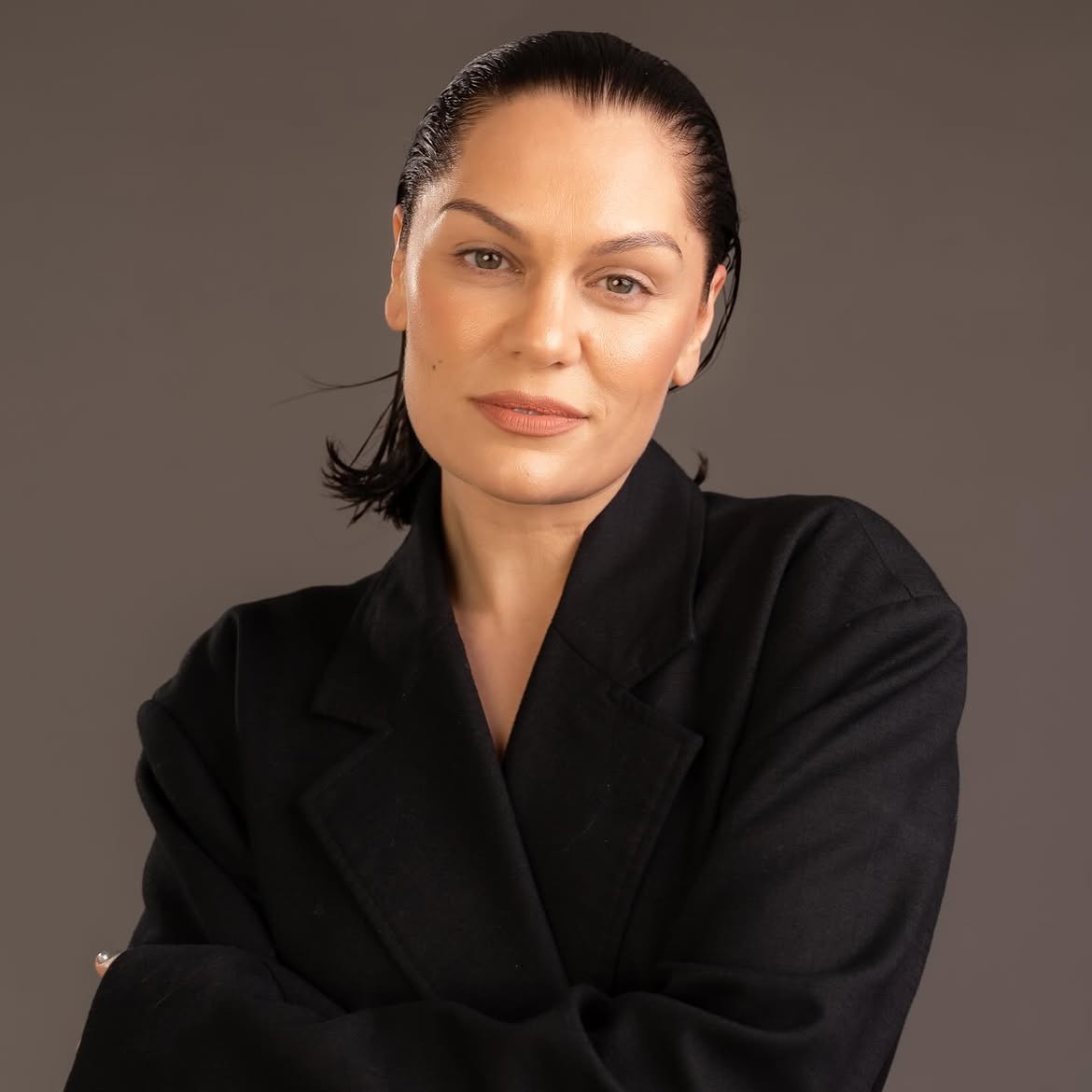 Jessie J rrëfen rrugëtimin në muzikë dhe vendimin për t’u larguar për një kohë nga skena